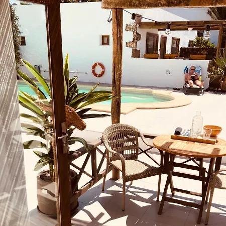Sala Botanica - Shared Pool - Island Location - 10 Mins Drive To Famara And La Santa