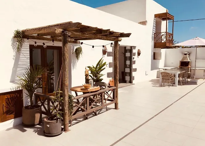 Sala Botanica - Shared Pool - Island Location - 10 Mins Drive To Famara And La Santa Apartamento *